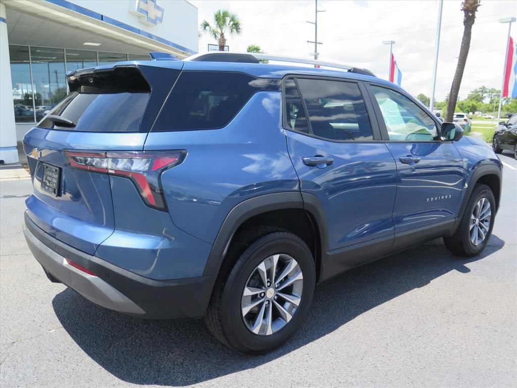 Used 2025 Chevrolet Equinox LT w/ Convenience Package II FWD image 3
