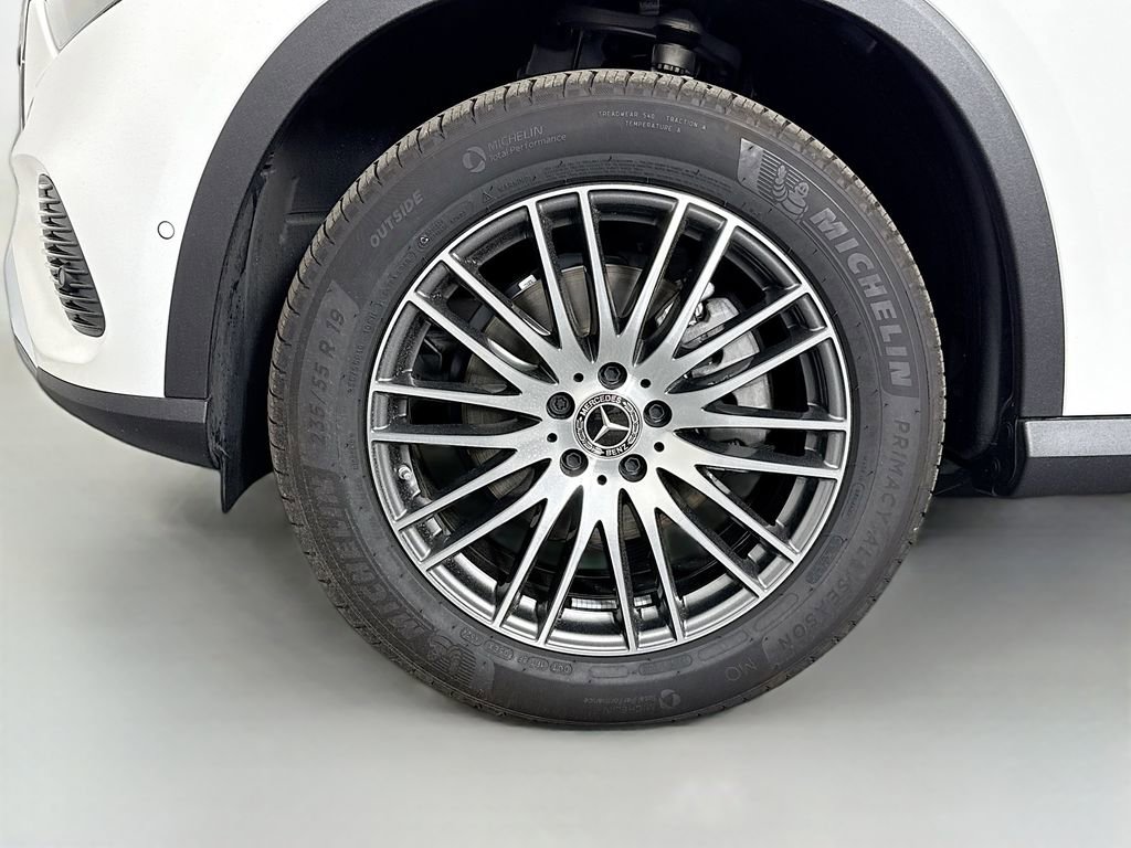 Used 2025 Mercedes-Benz GLC 300 4MATIC image 29