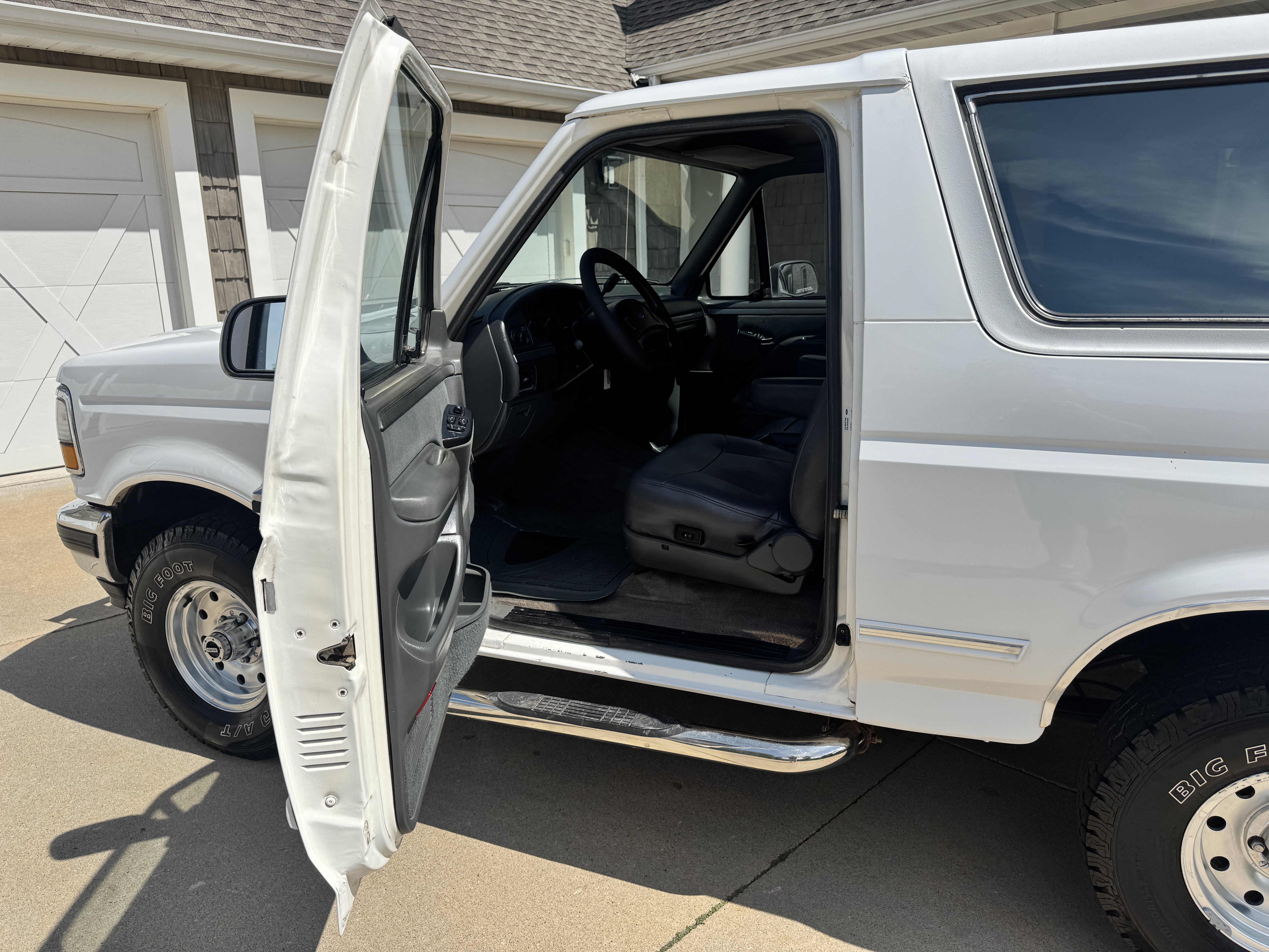Used 1993 Ford Bronco XLT AWD/4WD image 9