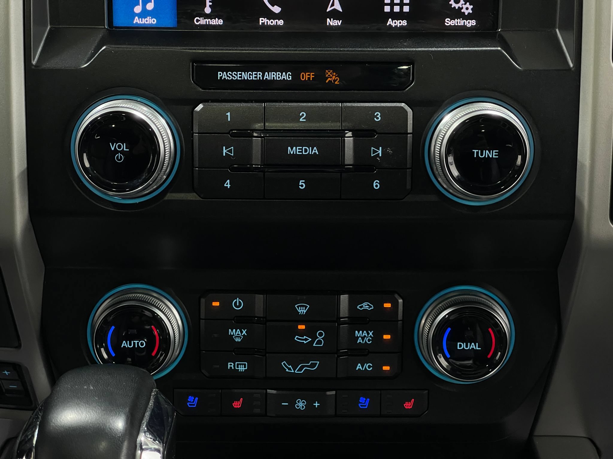 Used 2019 Ford F150 Lariat w/ Equipment Group 502A Luxury AWD/4WD image 25