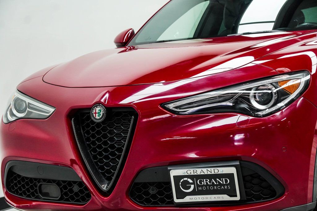 Used 2022 Alfa Romeo Stelvio Ti image 2