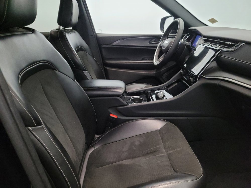 Used 2023 Jeep Grand Cherokee L Laredo image 21