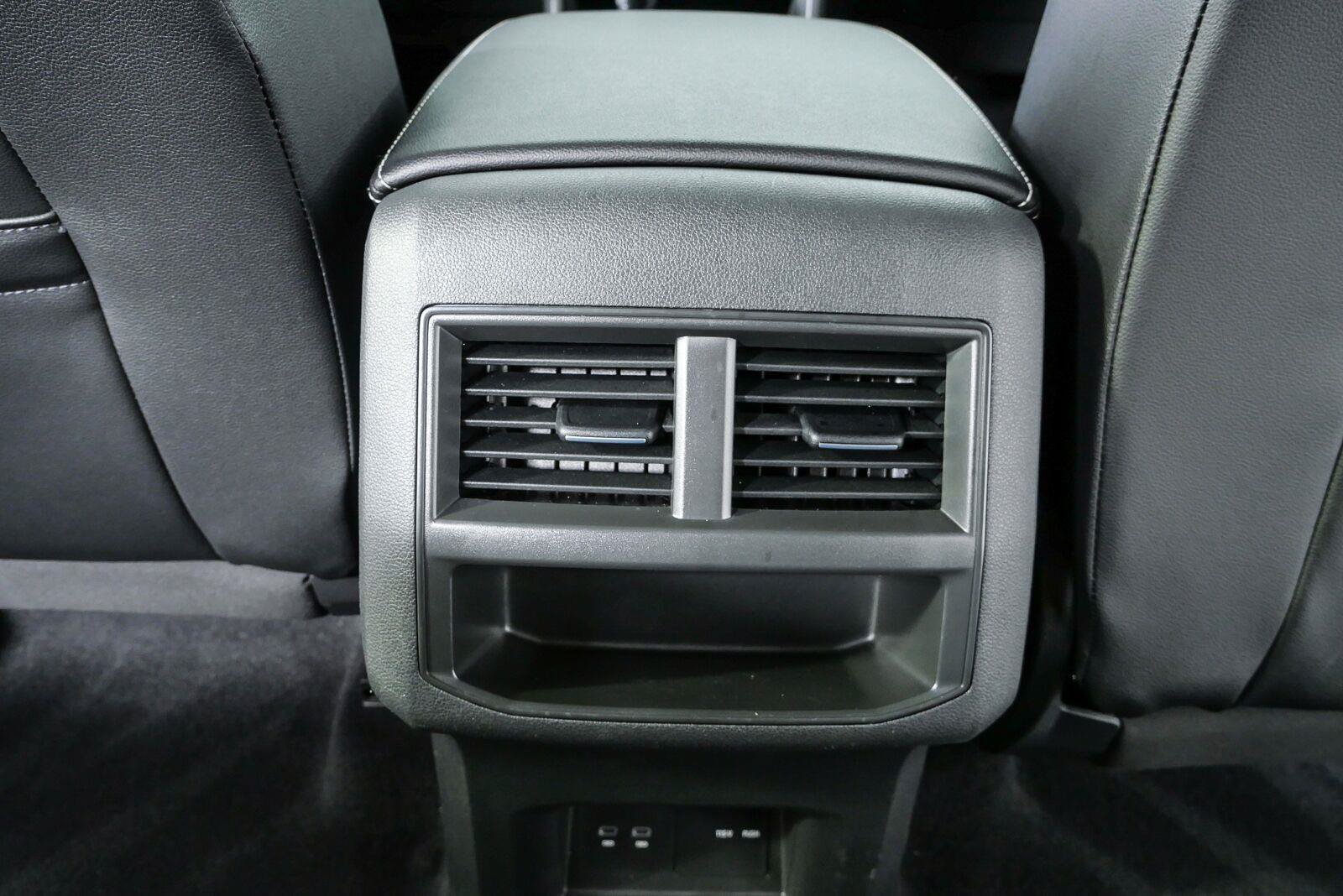 Certified 2023 Volkswagen Atlas Cross Sport SE AWD/4WD image 17