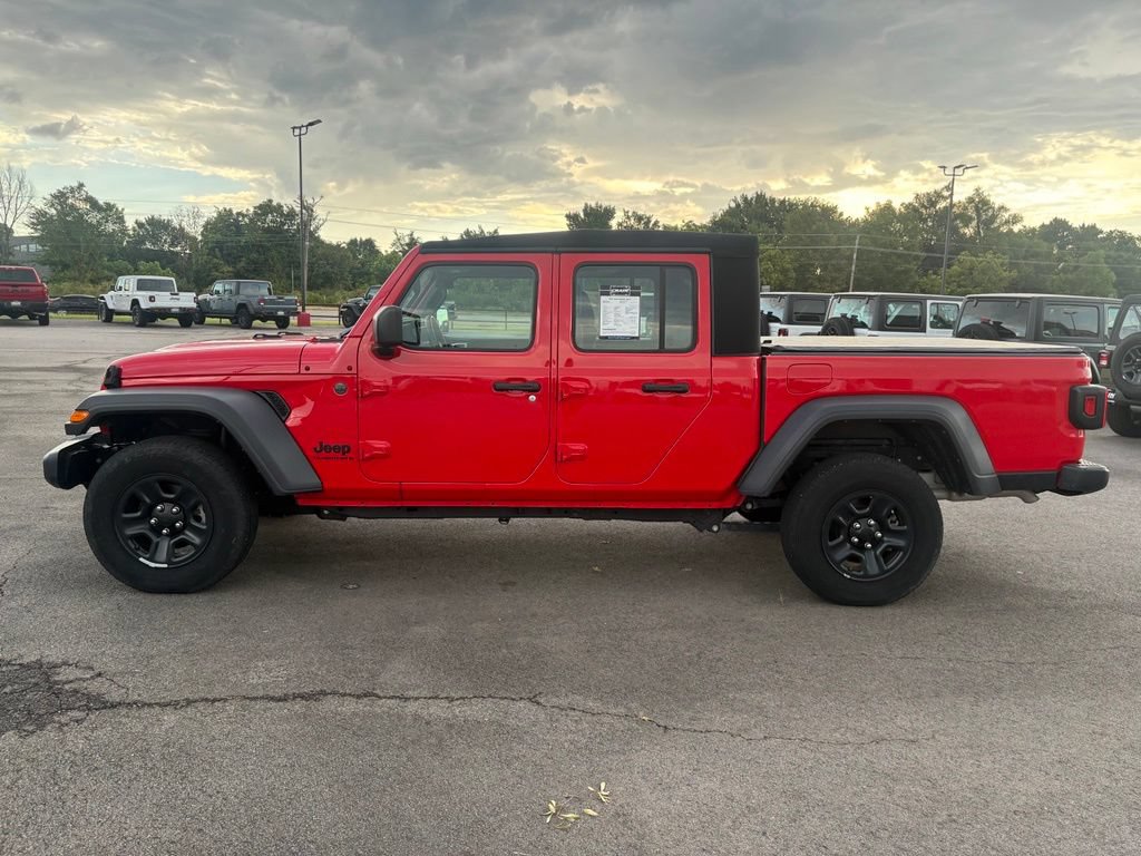Used 2024 Jeep Gladiator Sport AWD/4WD image 4