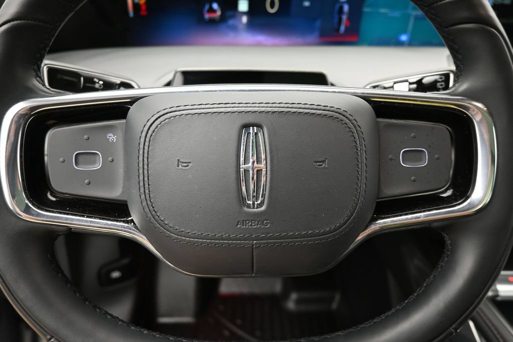 Used 2025 Lincoln Nautilus Reserve AWD/4WD image 16