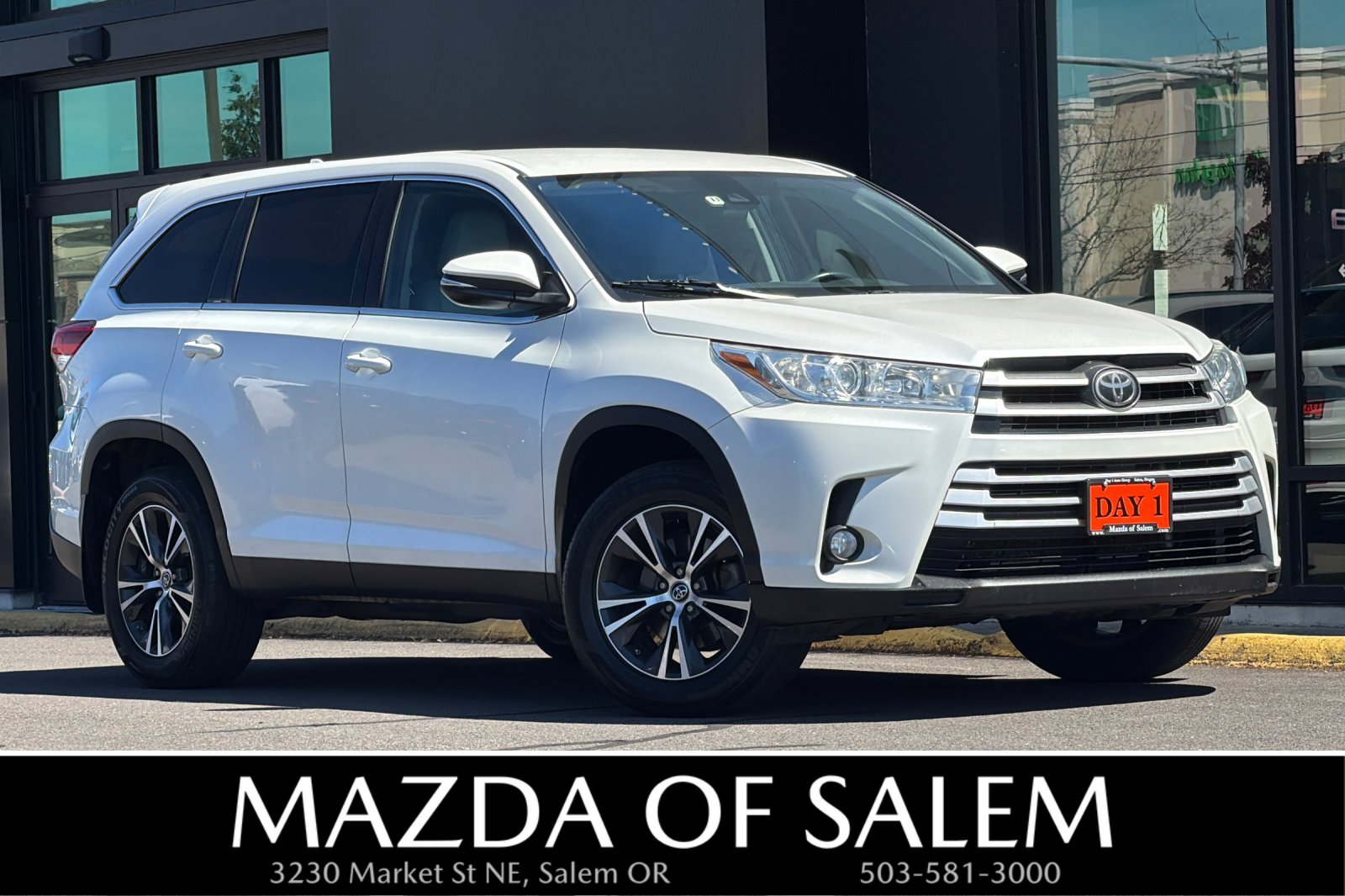Used 2019 Toyota Highlander Plus AWD/4WD image 1