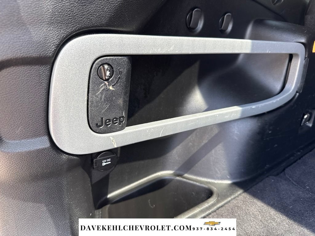 Used 2014 Jeep Cherokee Latitude FWD image 25