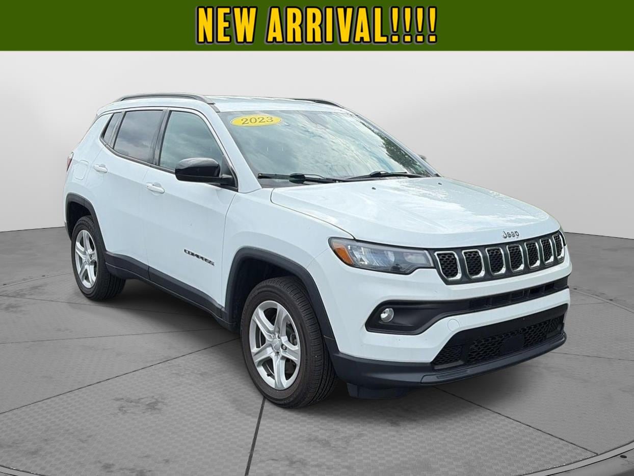 Used 2023 Jeep Compass Latitude AWD/4WD image 1
