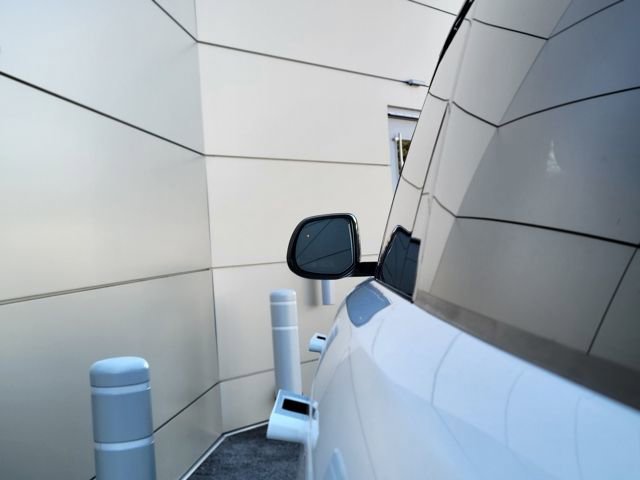 Used 2025 Land Rover Range Rover Sport image 45