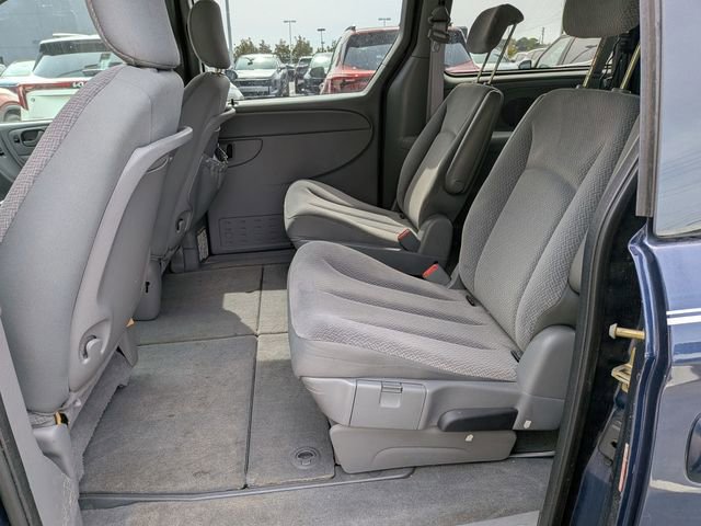 Used 2005 Chrysler Town & Country Touring image 17