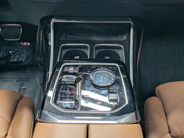 Used 2023 BMW 740i image 13