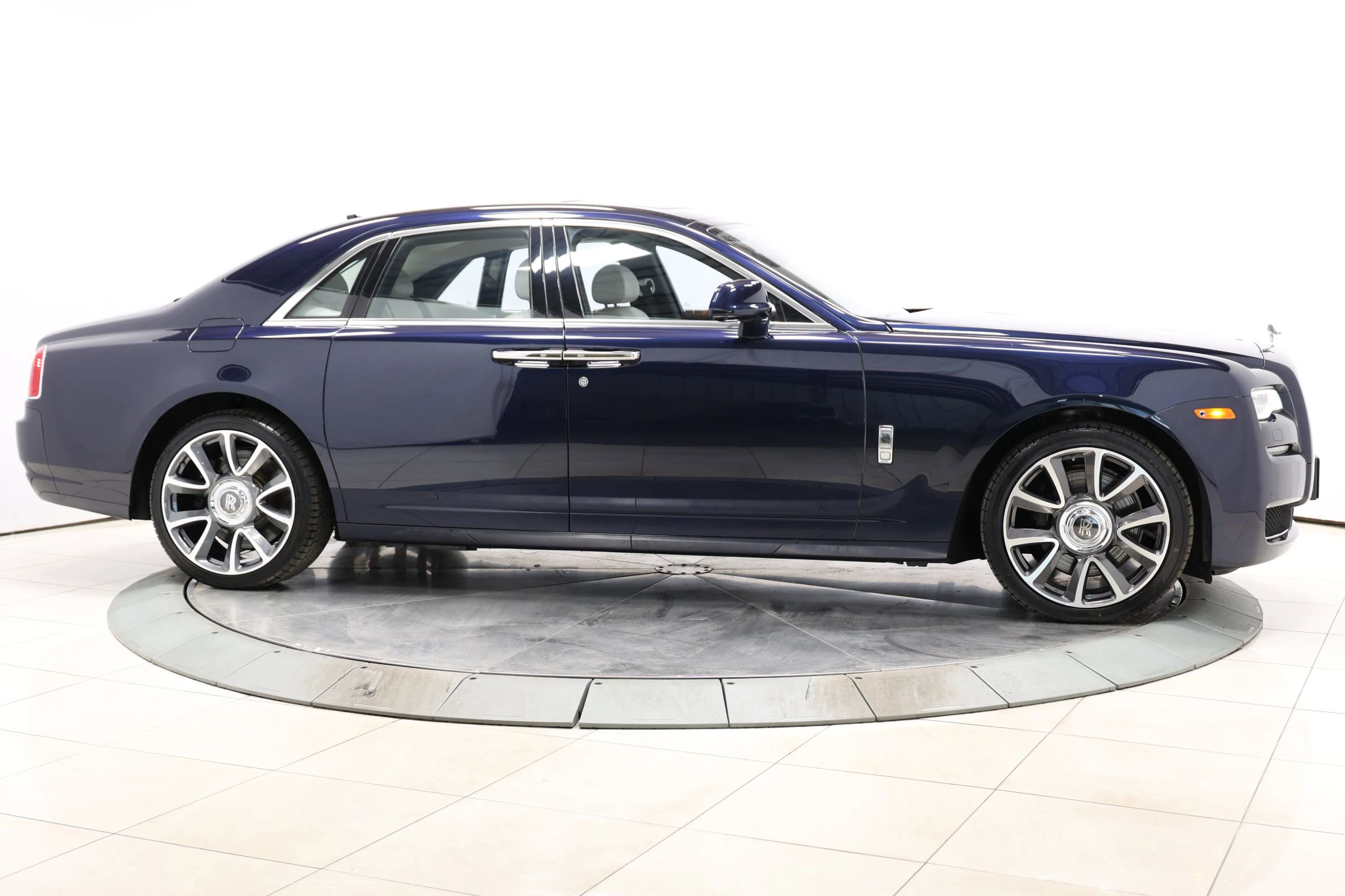 Used 2015 Rolls-Royce Ghost image 76