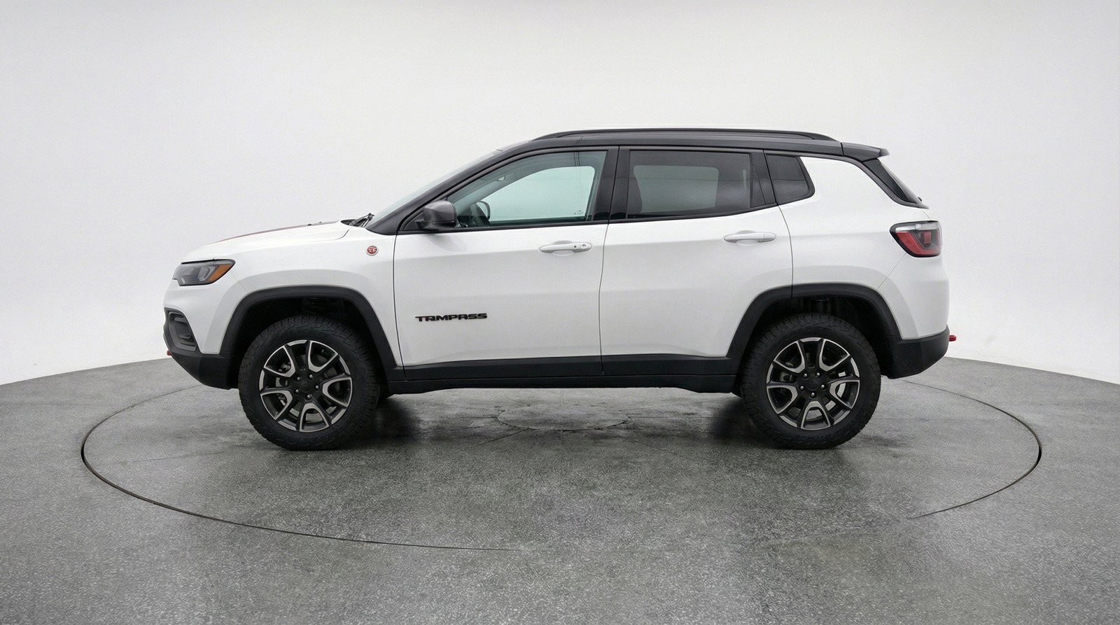 Used 2025 Jeep Compass Trailhawk AWD/4WD image 5