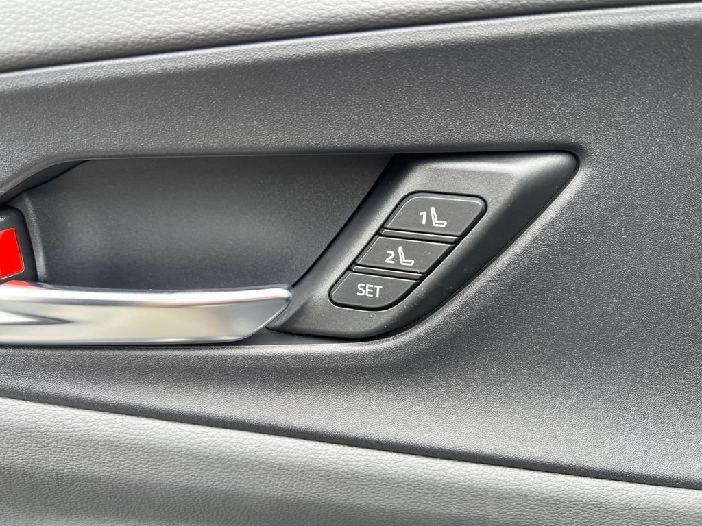 New 2026 Toyota Prius Limited FWD image 38