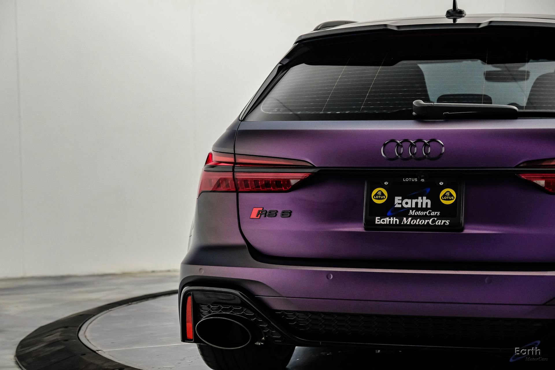 Used 2023 Audi RS 6 w/ Black Optic Package image 17