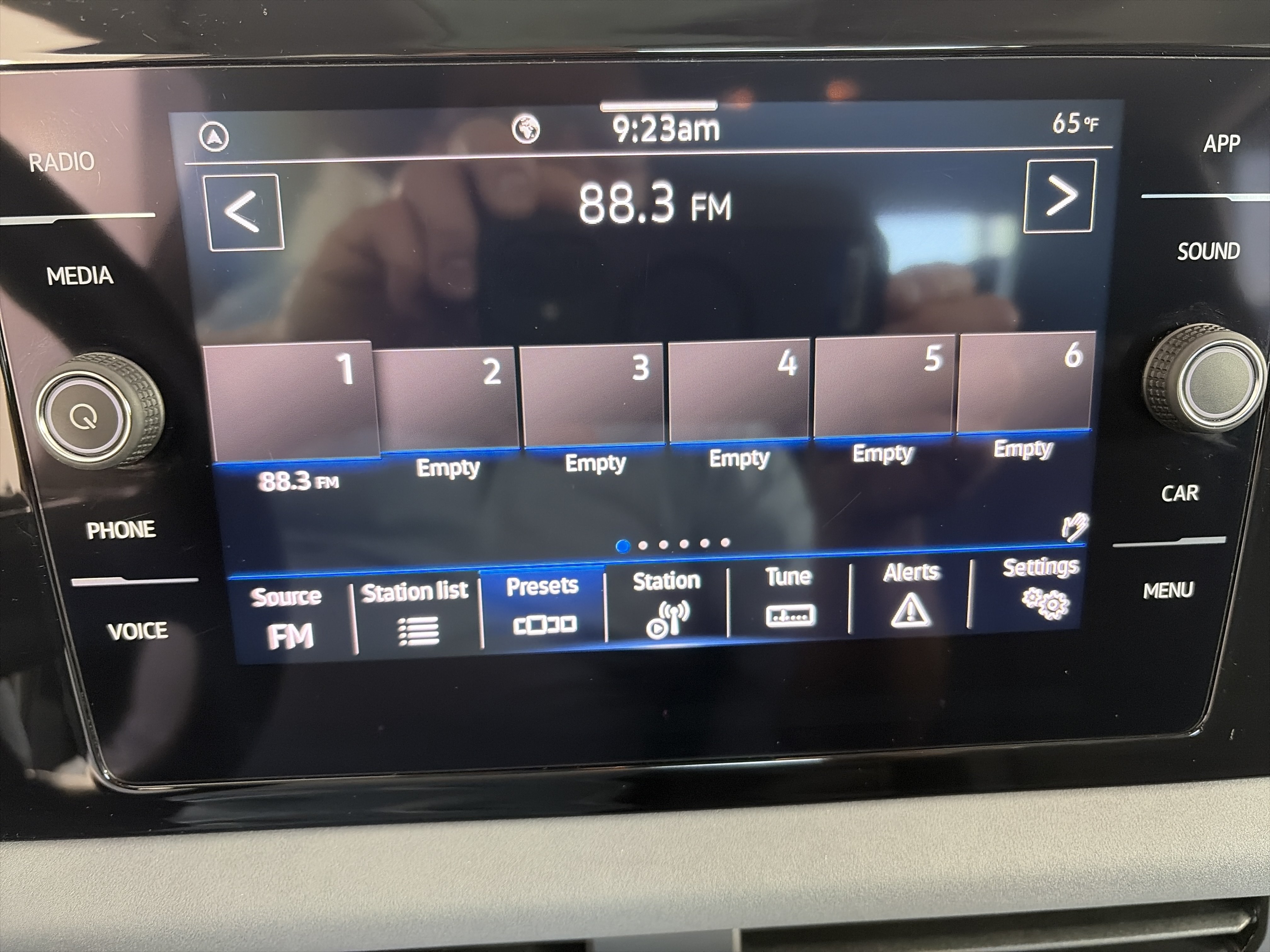 Used 2025 Volkswagen Jetta SE FWD image 19