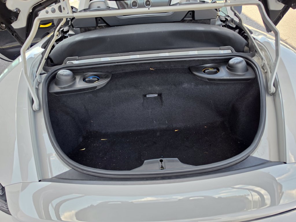 Used 2021 Porsche 718 Boxster Spyder RWD image 38