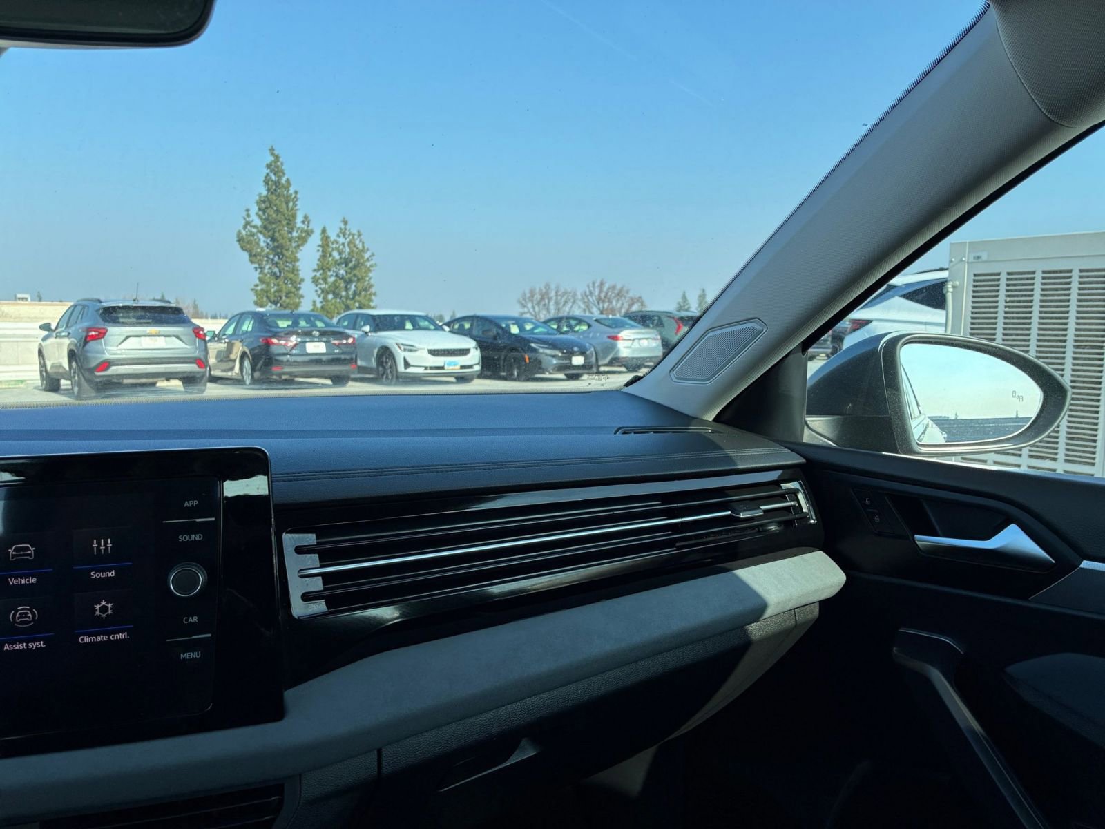 Used 2025 Volkswagen Jetta SE image 36