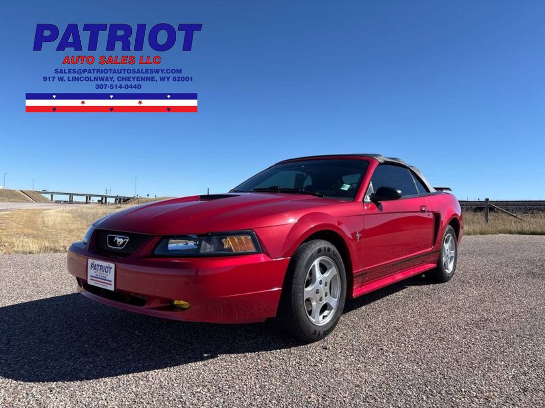 Used 2001 Ford Mustang Convertible RWD image 1
