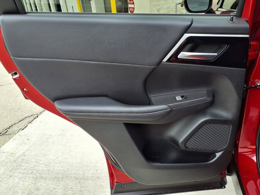 Used 2025 Mitsubishi Outlander 4WD Plug-In Hybrid image 15