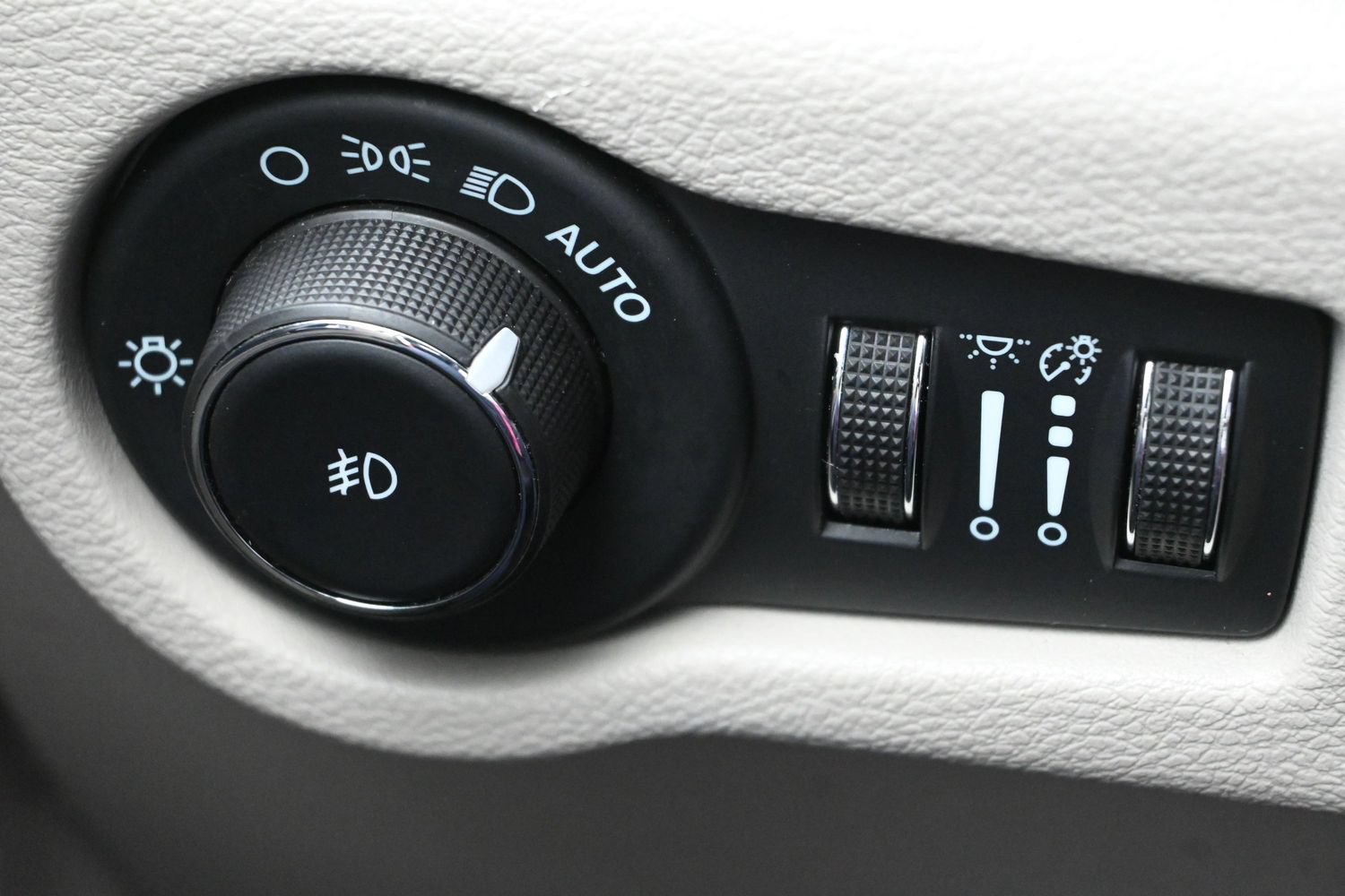 Used 2024 Chrysler Pacifica Touring-L FWD image 18