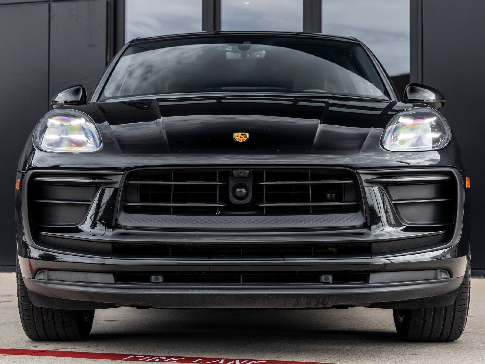 Certified 2023 Porsche Macan AWD/4WD image 8