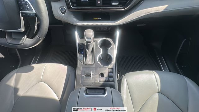 Used 2023 Toyota Highlander XLE image 9