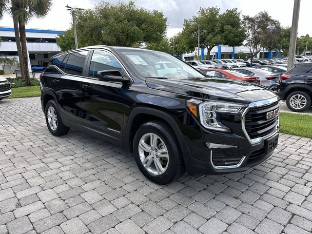 Used 2024 GMC Terrain SLE AWD/4WD image 16