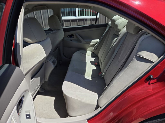 Used 2011 Toyota Camry LE FWD image 16