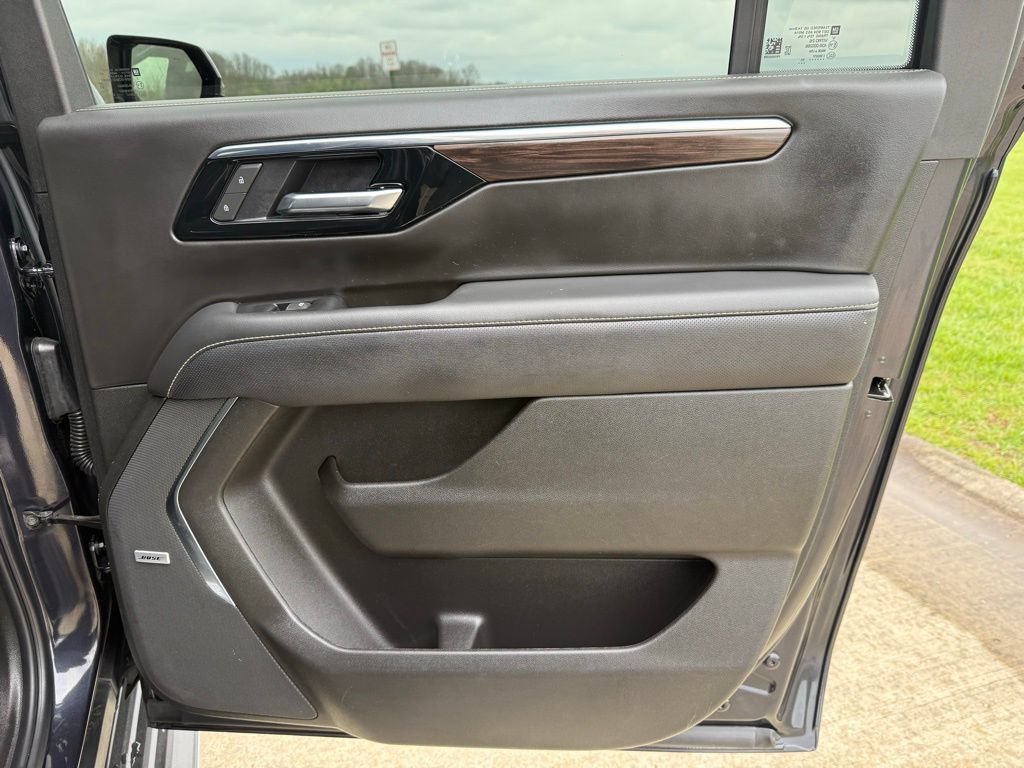 Used 2025 Chevrolet Suburban Premier image 17