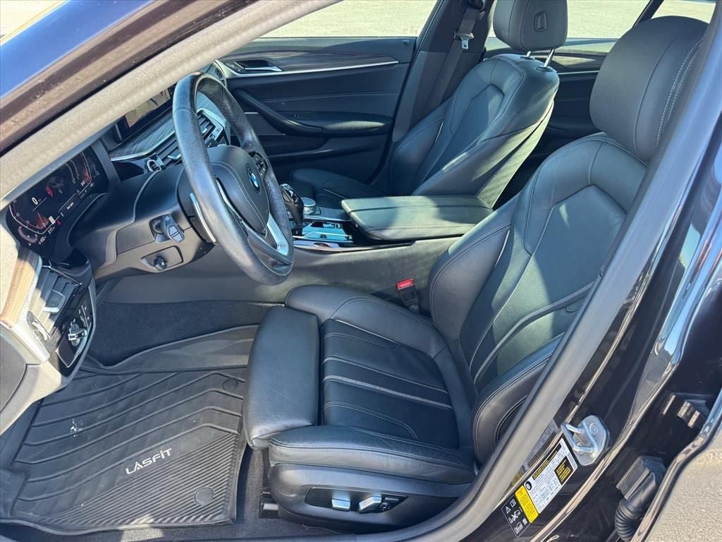 Used 2021 BMW 530i xDrive w/ Premium Package AWD/4WD image 9