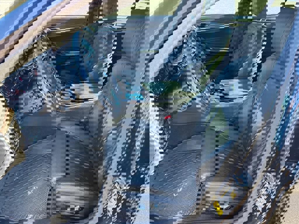 Used 2021 BMW 530i xDrive w/ Premium Package image 9