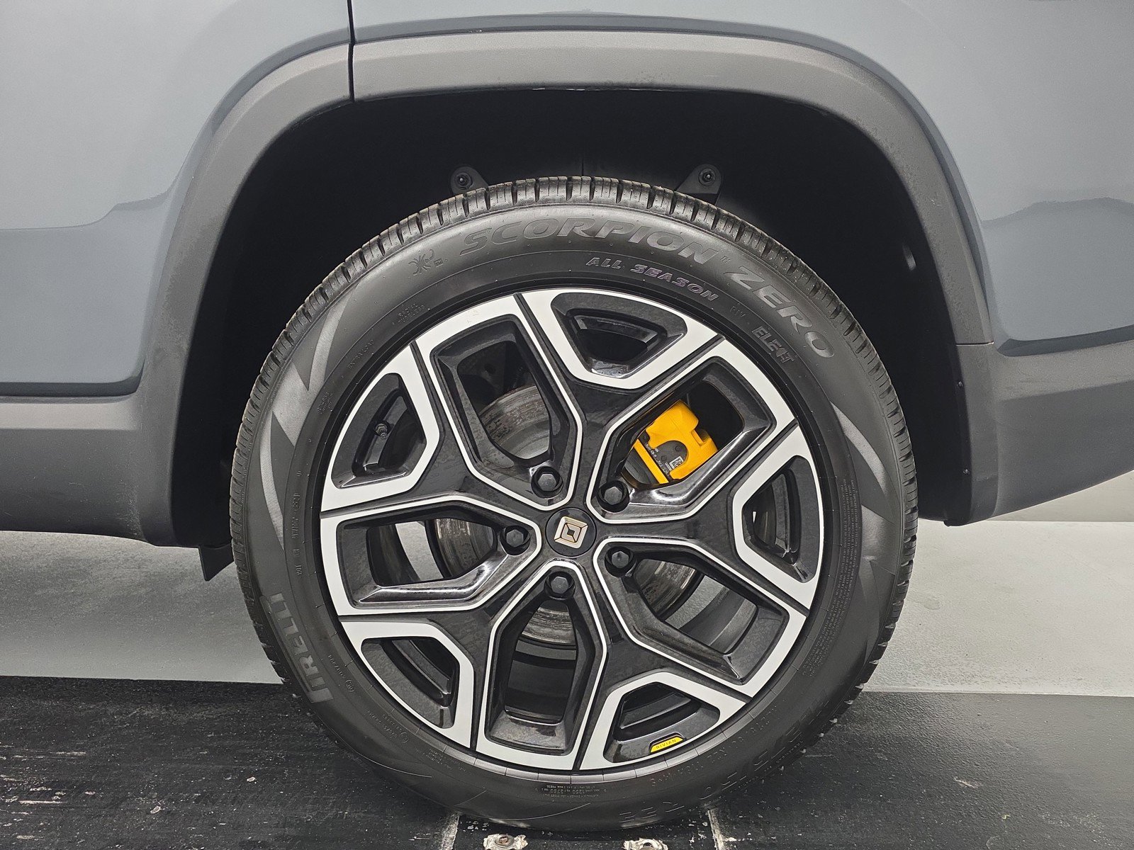 Used 2024 Rivian R1S Adventure AWD/4WD image 10