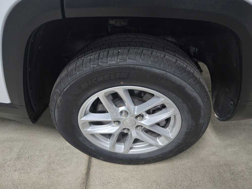 Certified 2023 Jeep Grand Cherokee L Laredo w/ Luxury Tech Group I image 9