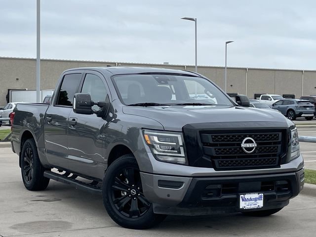 Used 2023 Nissan Titan SV w/ SV Convenience Package RWD image 2