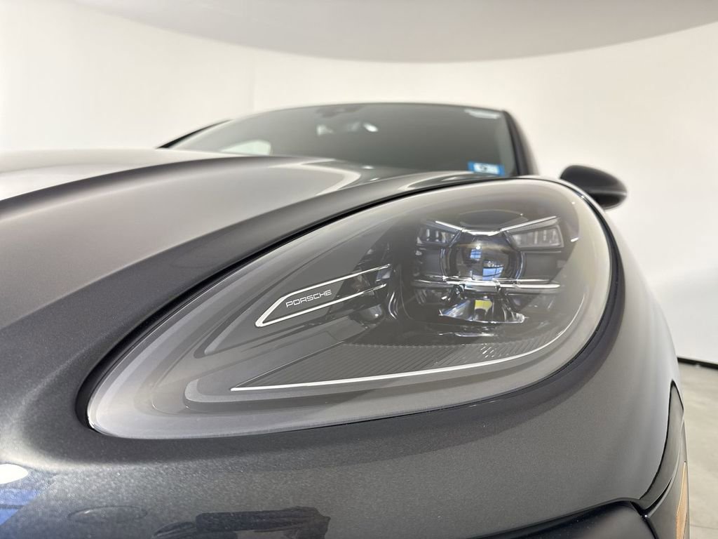 Certified 2025 Porsche Macan image 11
