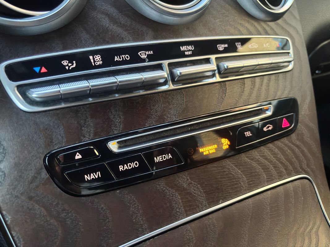 Used 2019 Mercedes-Benz GLC 350e 4MATIC image 35