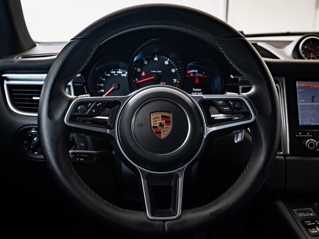 Certified 2018 Porsche Macan image 35