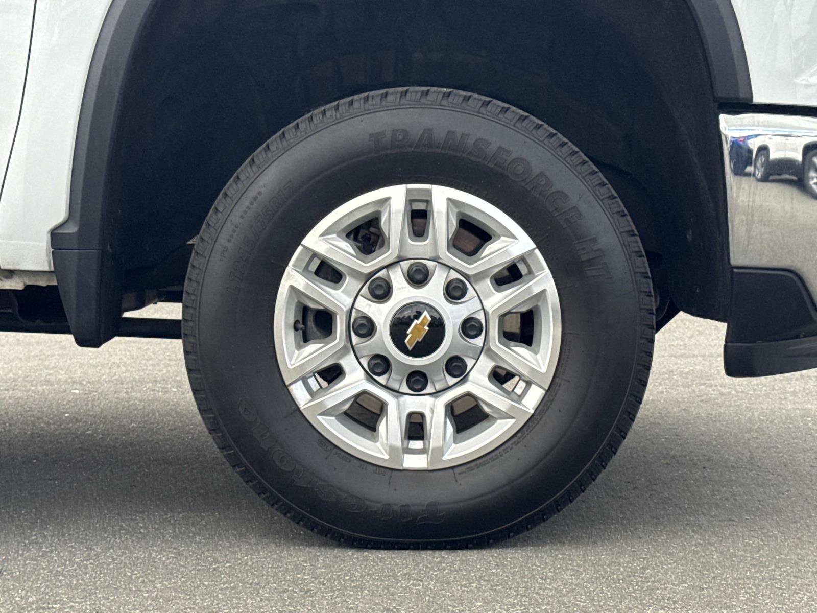 Used 2025 Chevrolet Silverado 2500 LT w/ Convenience Package image 32