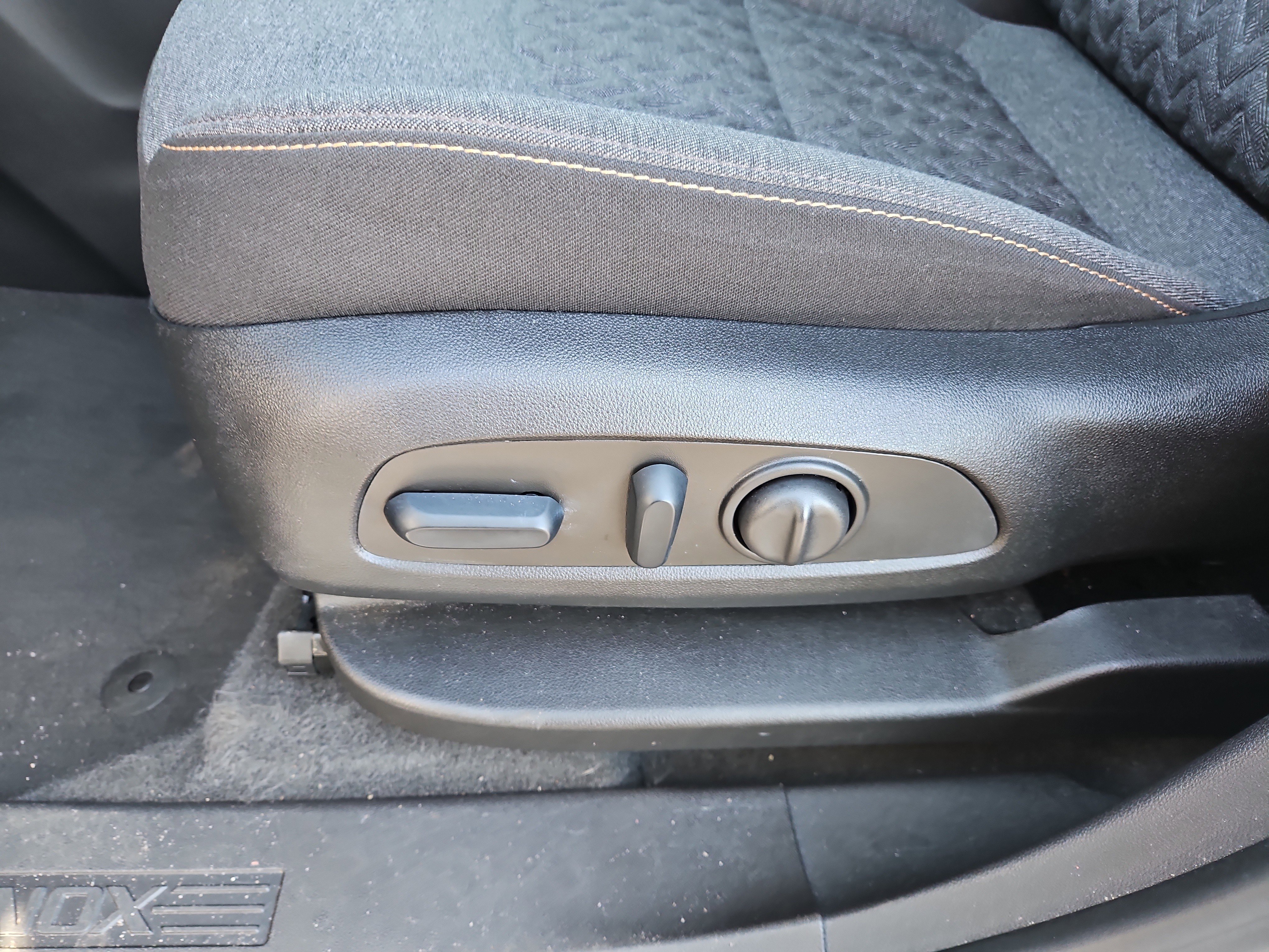 Used 2024 Chevrolet Equinox LT FWD image 16