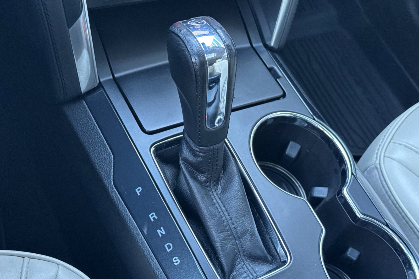 Used 2017 Ford Explorer Platinum image 28