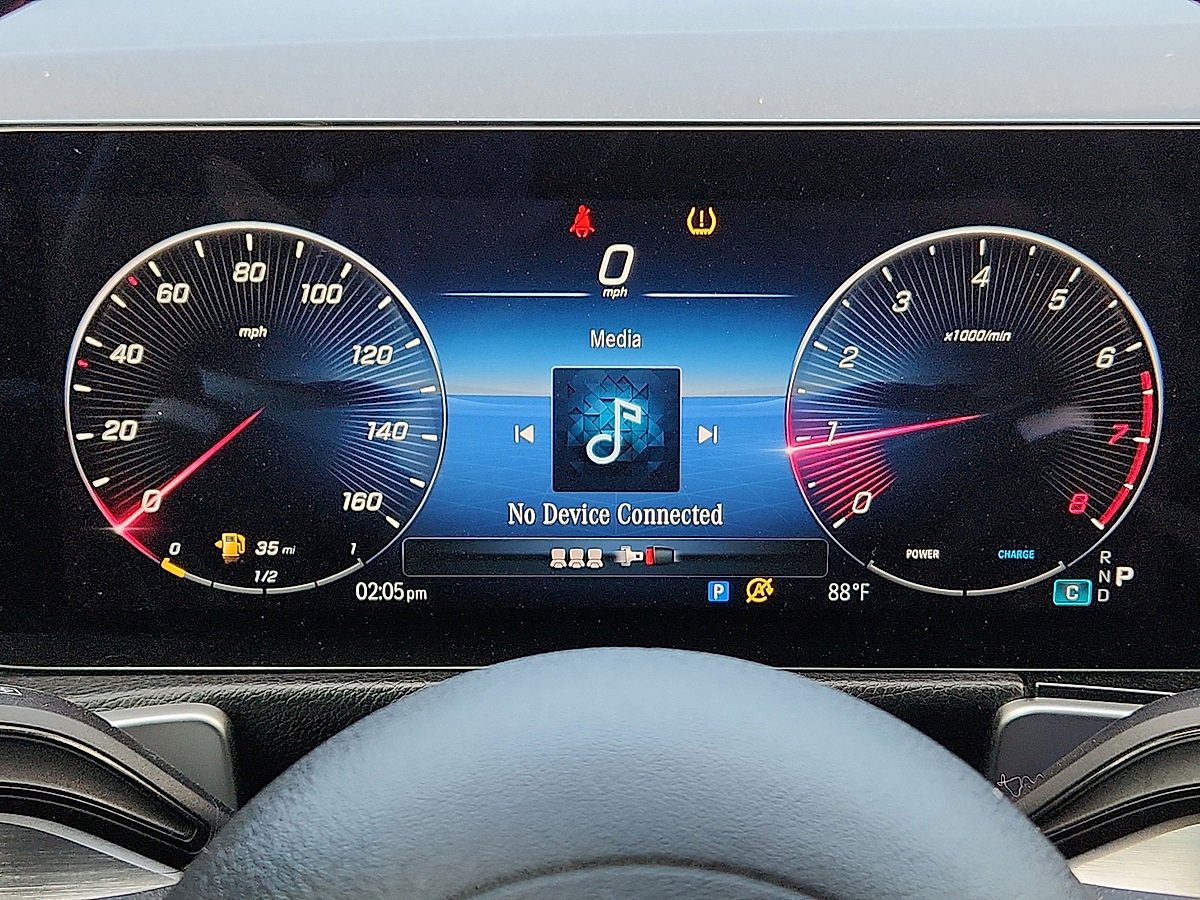 Used 2024 Mercedes-Benz GLB 250 w/ AMG Night Package image 10