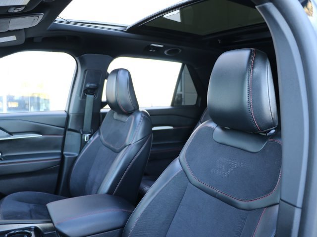 Used 2025 Ford Explorer ST w/ Sun And Sound Package AWD/4WD image 23