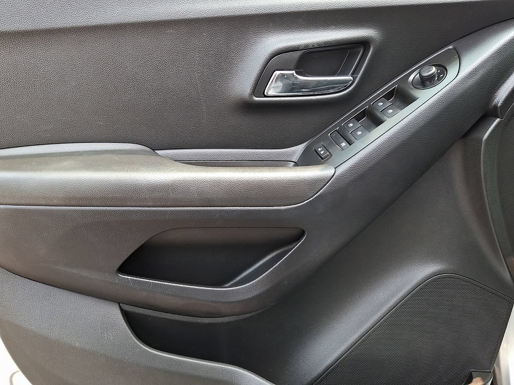 Used 2018 Chevrolet Trax LS FWD image 15