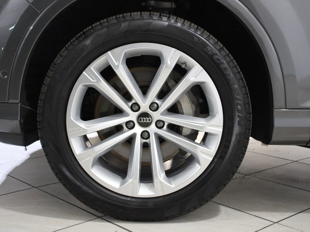 Certified 2025 Audi Q7 2.0T Premium w/ Convenience Package image 17