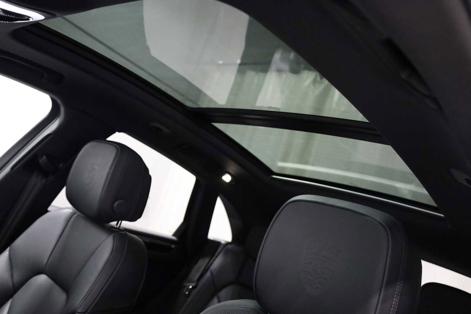 Certified 2025 Porsche Macan image 20