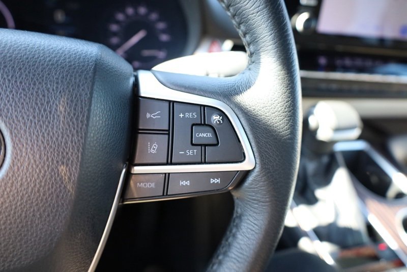 Used 2022 Toyota Sienna XLE image 25