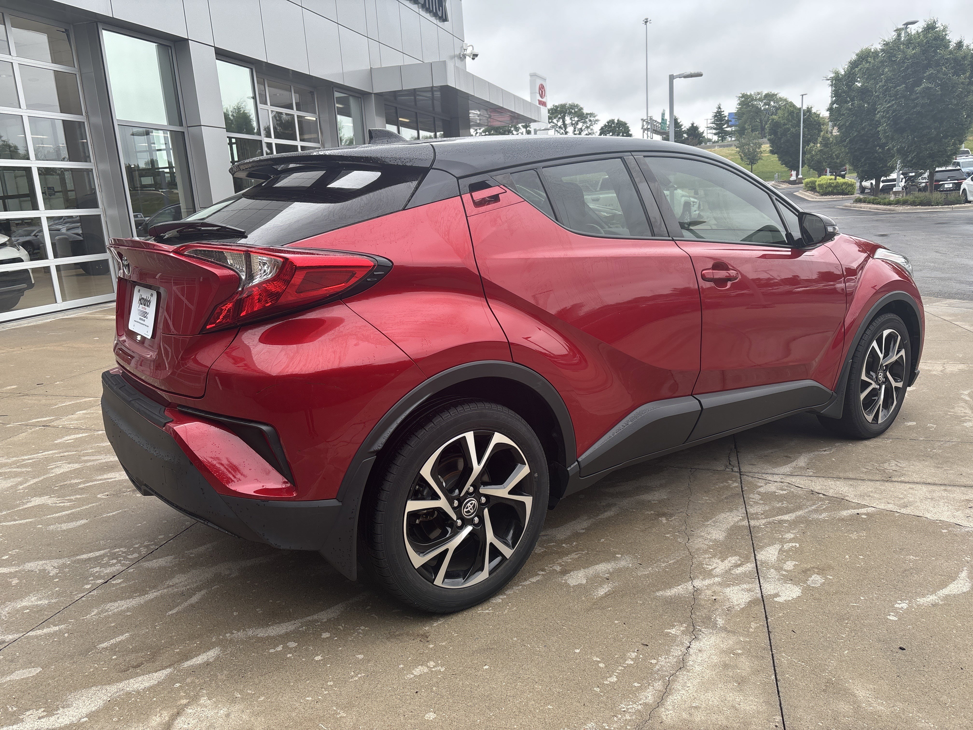 Used 2020 Toyota C-HR XLE FWD image 6