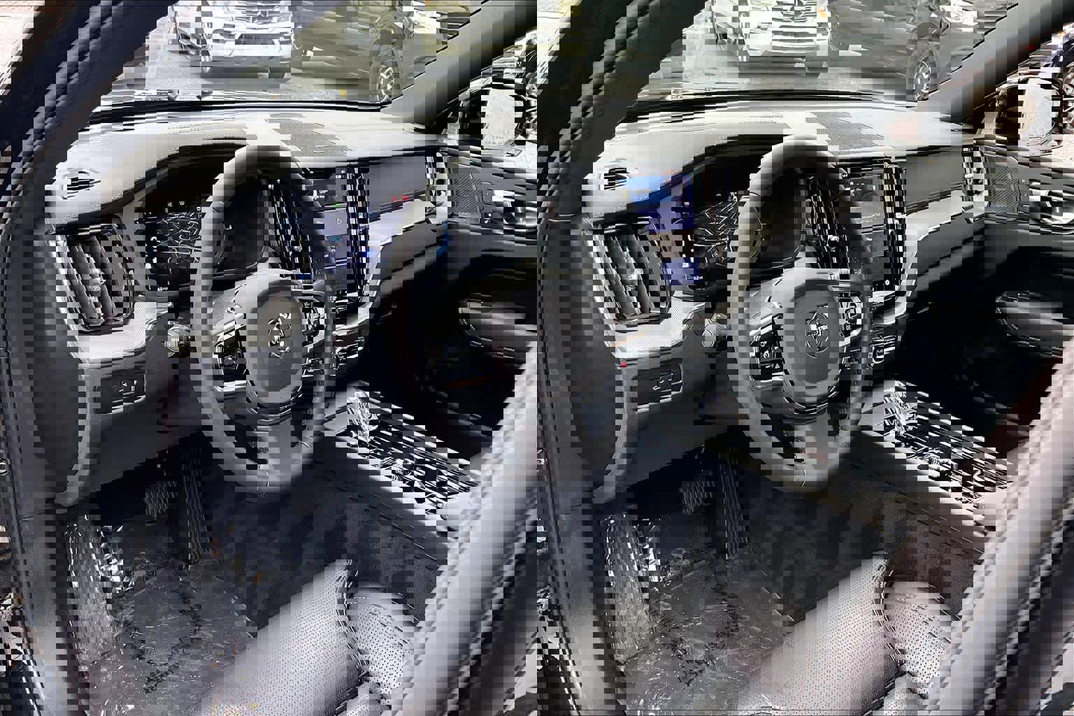 Used 2024 Volvo XC60 T8 Ultimate image 17