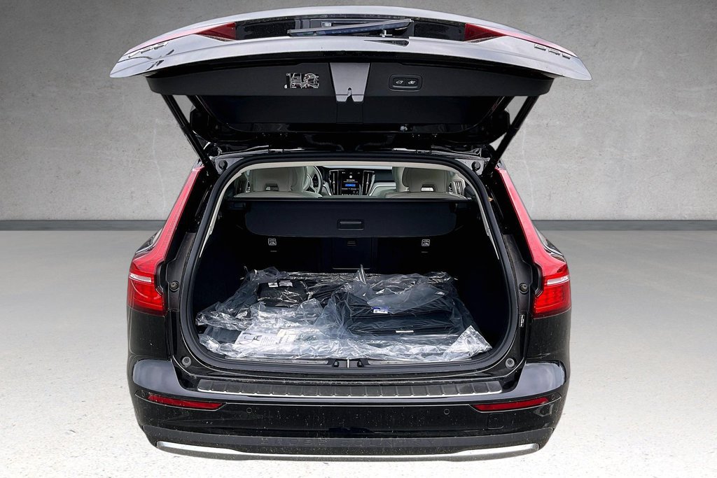 New 2026 Volvo V60 B5 Cross Country Plus w/ Protection Package Premier AWD/4WD image 4
